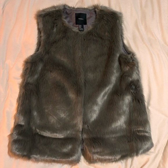 Faux Fur Vest Dark Gray Size Small Forever 21 - Picture 4 of 10